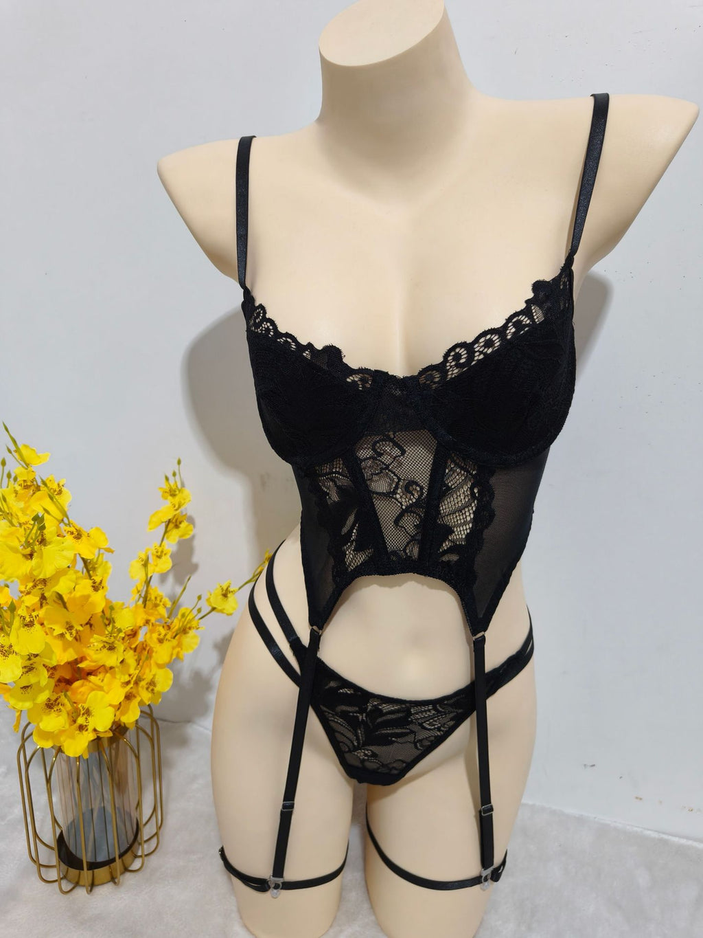 Conjunto de lencería de una pieza con medias de acero y liguero de encaje Pure Desire, tanga sexy de tentación