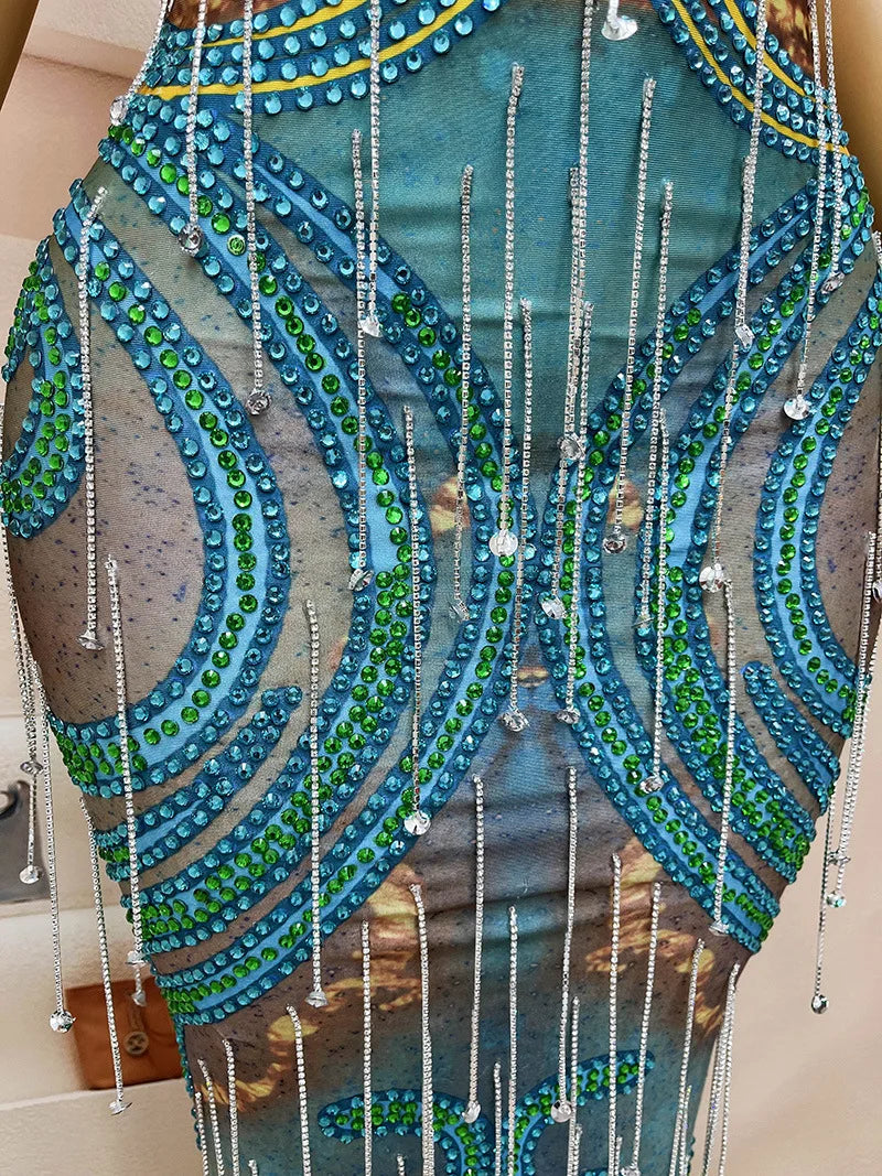 Robe 2025 bleu-vert blanc, style tempérament, décolleté plongeant en V et fente arrière, idéale pour les bars, les boîtes de nuit, les spectacles de danse et les soirées de dédicaces. 