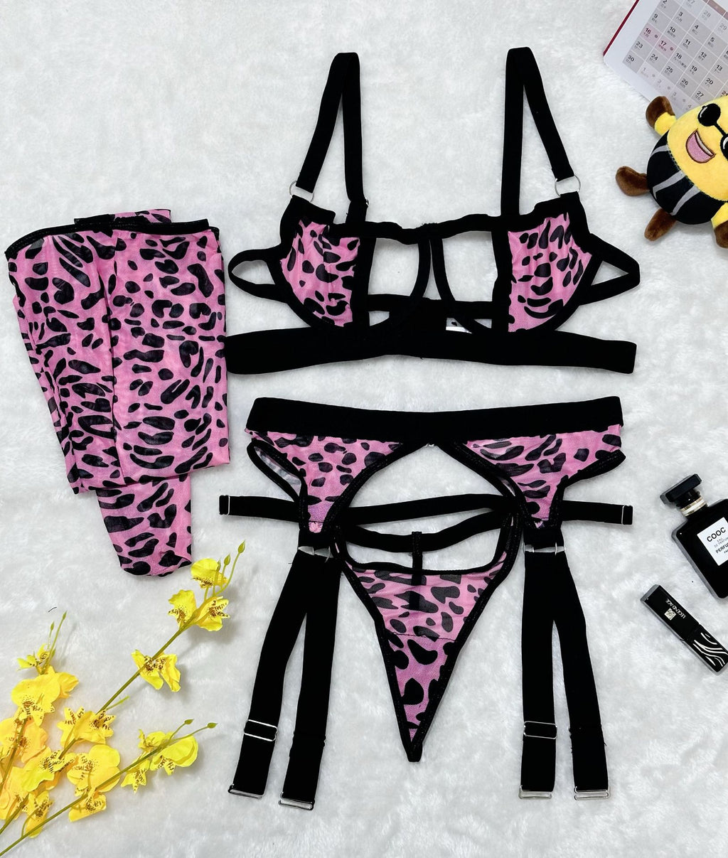 Conjunto de lencería sexy de cuatro piezas con estampado de leopardo salvaje, malla ahuecada y calcetines hasta el muslo