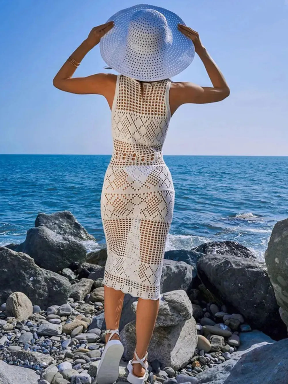 Vestido playero sin mangas con cuello redondo y aberturas