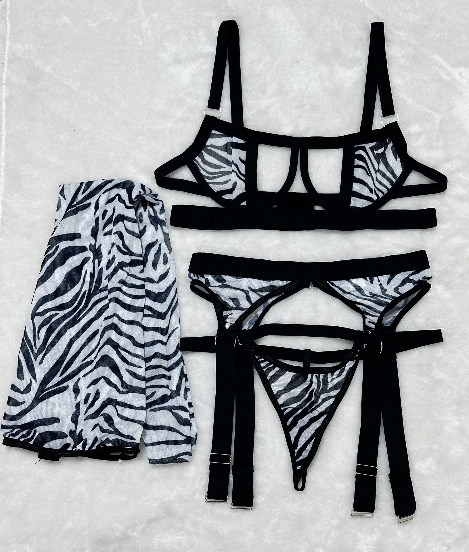 Conjunto de lencería sexy de cuatro piezas con estampado de leopardo salvaje, malla ahuecada y calcetines hasta el muslo