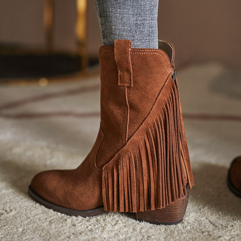 Thick Heel Pointed Tassel Boots – Vintage Power Meets Modern Grace