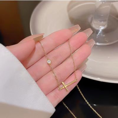 Bracelet/cheville croix à connotation religieuse