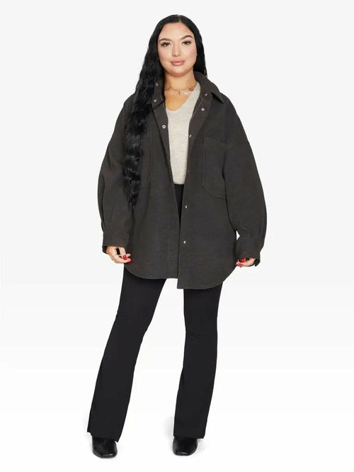 Chaqueta con bolsillo de parche de gran tamaño