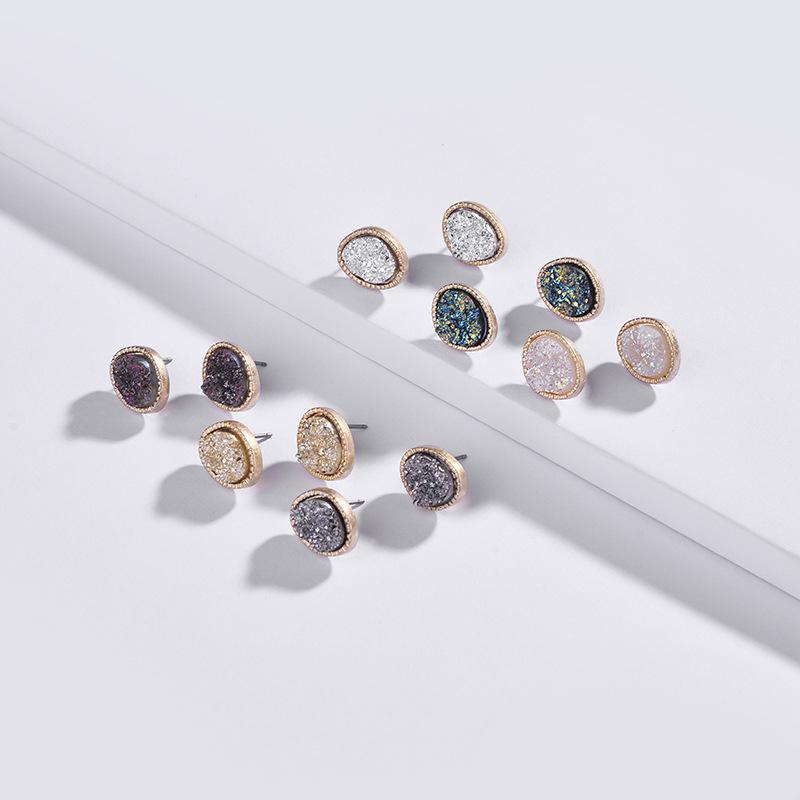 Nouveauté tendance : boucles d'oreilles puces en cristal et quartz pour femme.